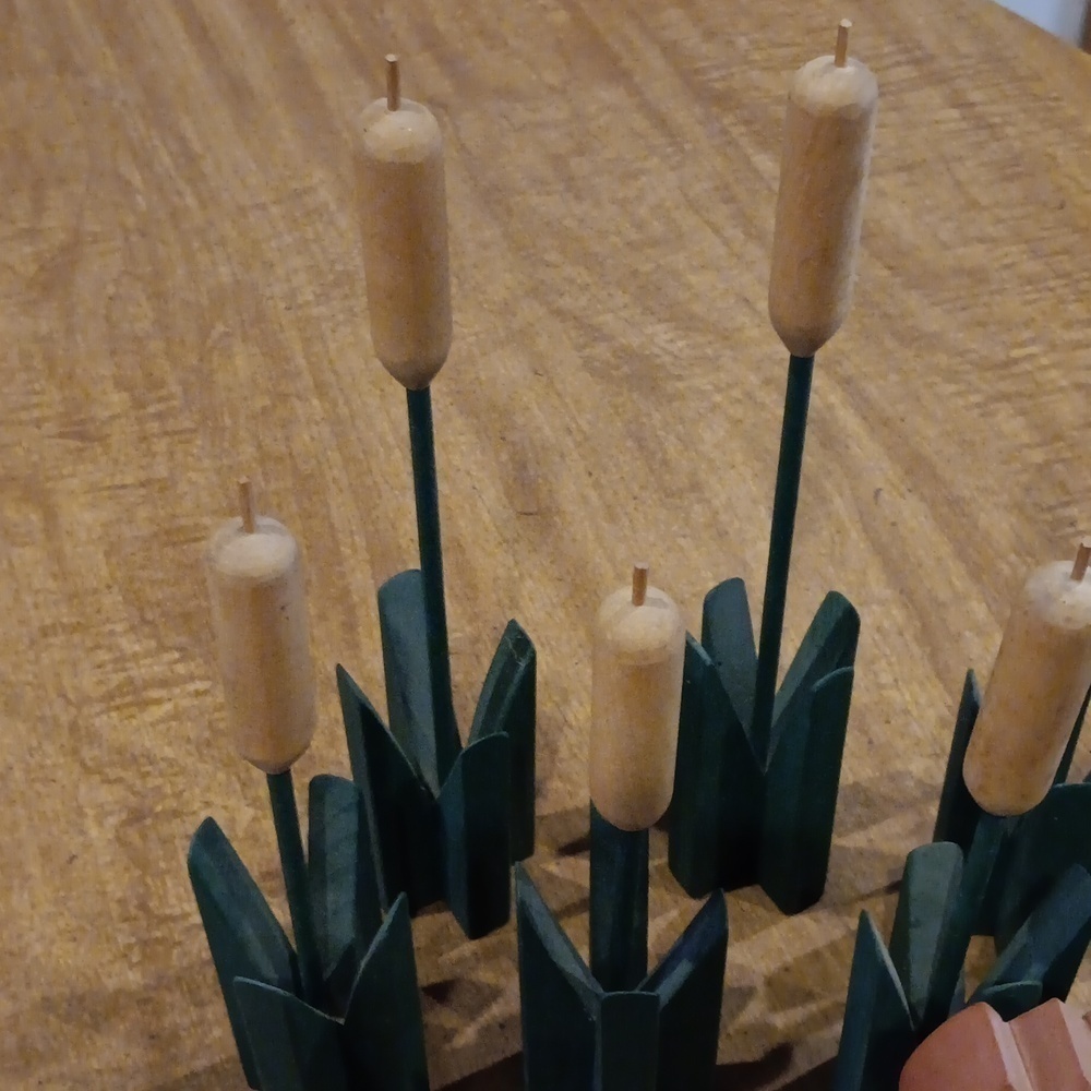 Wooden cattails and tulips - Picture 5 of 5